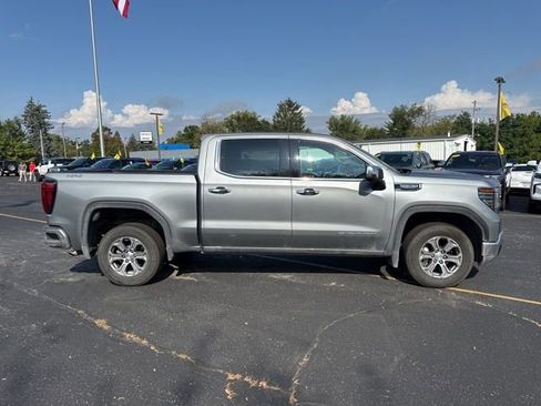 Used 2025 GMC Sierra 1500 SLT image 2