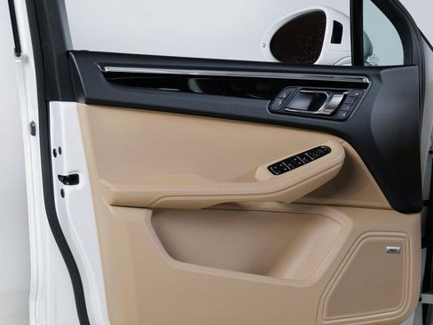 Certified 2026 Porsche Macan image 30