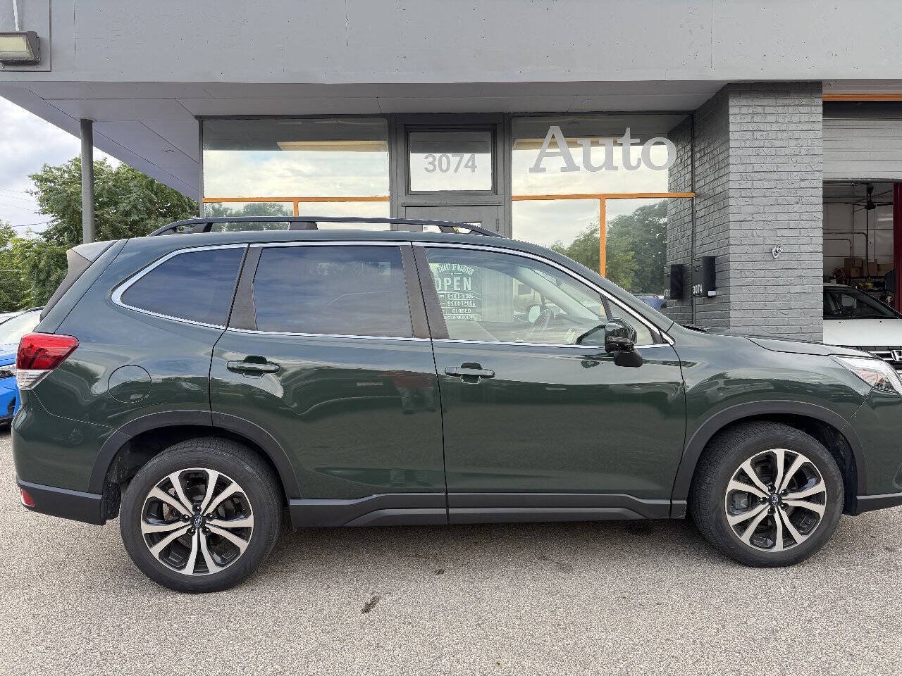 Used 2022 Subaru Forester Limited AWD/4WD image 2