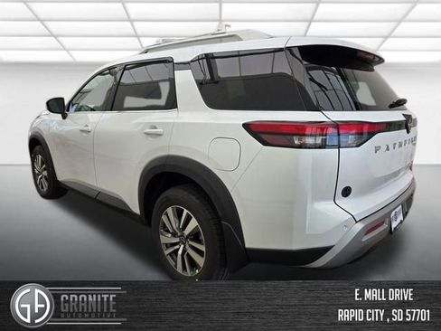 New 2025 Nissan Pathfinder SL image 3