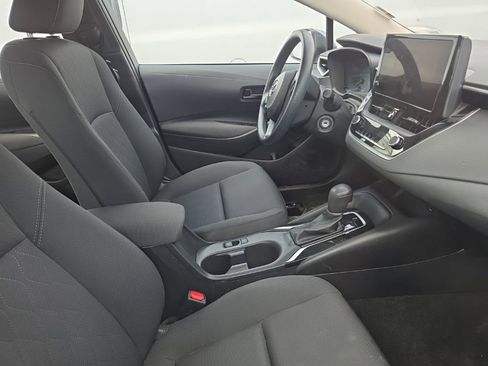 Used 2023 Toyota Corolla LE image 3