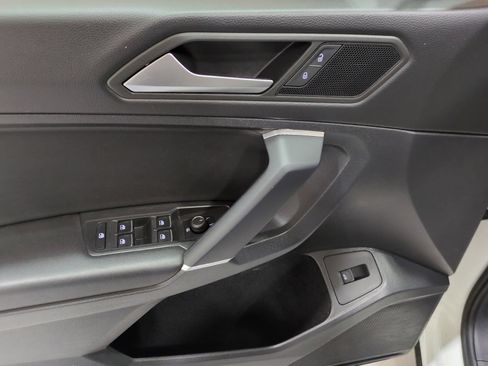 Used 2020 Volkswagen Tiguan SEL AWD/4WD image 18