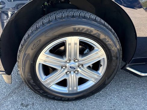 Used 2021 Ford Expedition XLT AWD/4WD image 4