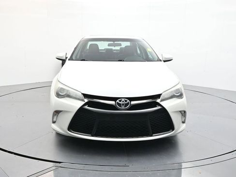 Used 2016 Toyota Camry SE image 2