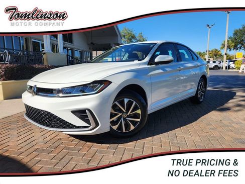 Used 2025 Volkswagen Jetta S image 1