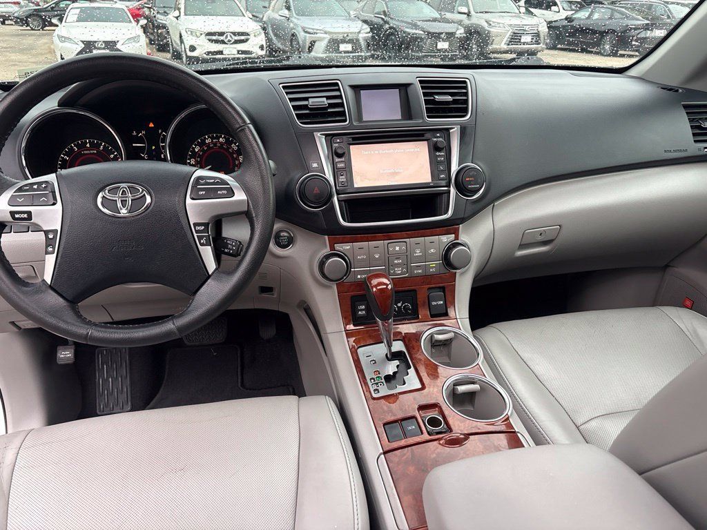 Used 2013 Toyota Highlander Limited FWD image 18