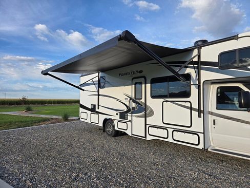 Used 2021 Ford E-450 and Econoline 450 Super Duty w/ Motorhome Prep Package image 21