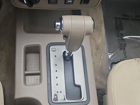Used 2011 Nissan Frontier SV AWD/4WD image 12