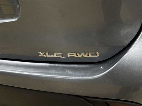 Certified 2022 Toyota Highlander XLE image 28