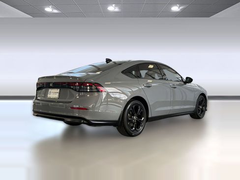 Used 2025 Honda Accord SE image 9
