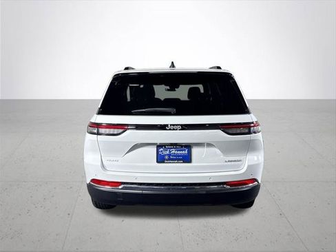 Certified 2025 Jeep Grand Cherokee Laredo AWD/4WD image 8