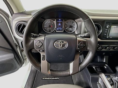 Used 2017 Toyota Tacoma SR5 w/ Tow Package RWD image 10
