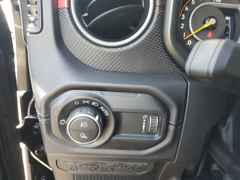 Used 2025 Jeep Gladiator Rubicon w/ Safety Group AWD/4WD image 22