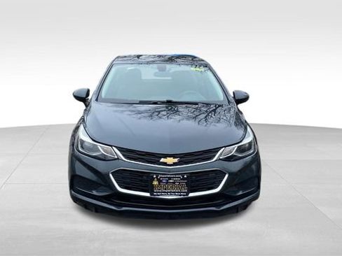Used 2017 Chevrolet Cruze LT image 2