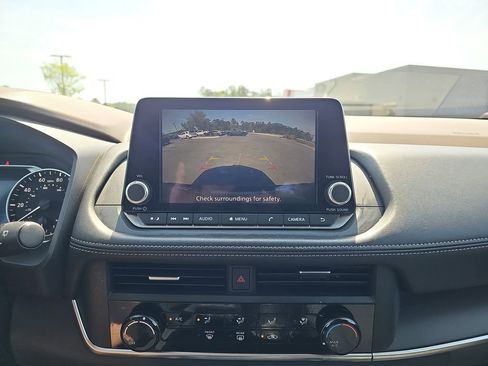 Used 2023 Nissan Rogue S image 25