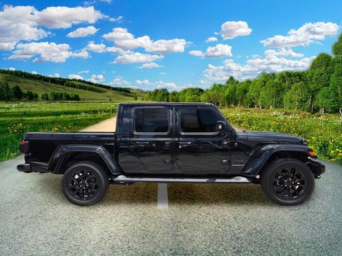 Used 2023 Jeep Gladiator Overland AWD/4WD image 7