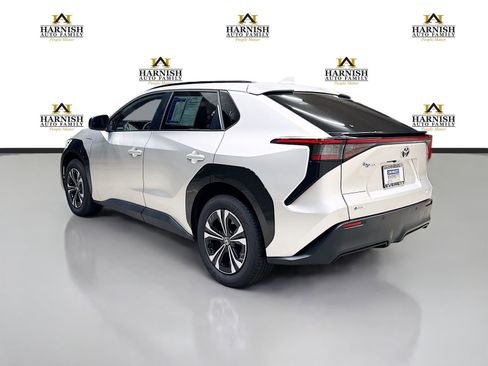 Used 2024 Toyota bZ4X XLE image 7