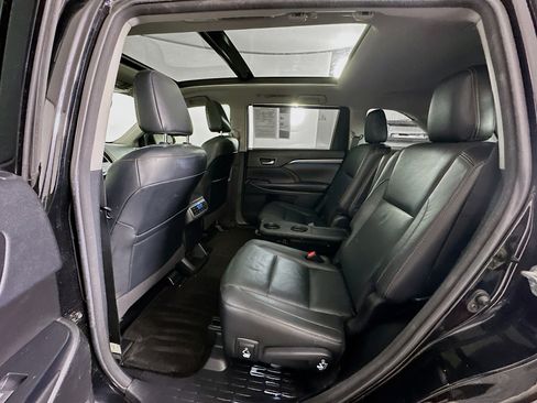 Used 2018 Toyota Highlander Limited Platinum image 29