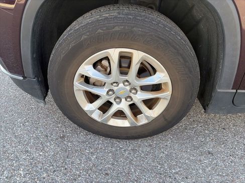 Used 2019 Chevrolet Traverse LT FWD image 11