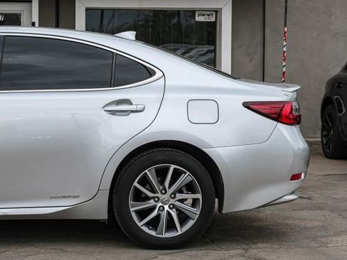 Used 2016 Lexus ES 300h image 18