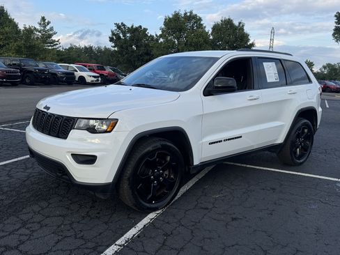 Used 2021 Jeep Grand Cherokee Freedom Edition AWD/4WD image 33