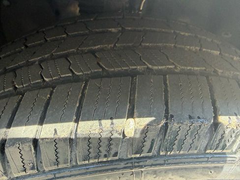 Used 2013 Jeep Grand Cherokee Overland w/ Advance Technology Group AWD/4WD image 16