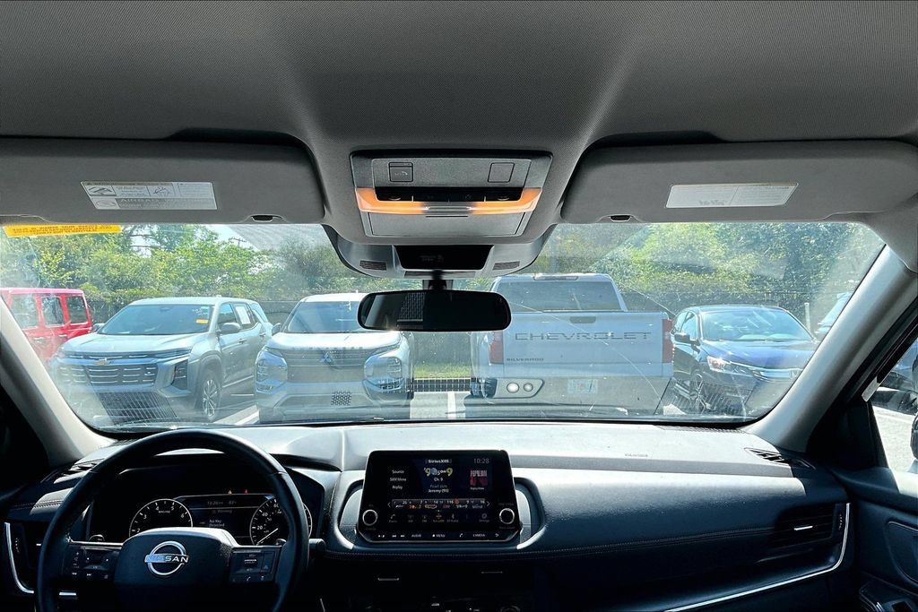 Used 2025 Nissan Rogue SV FWD image 27