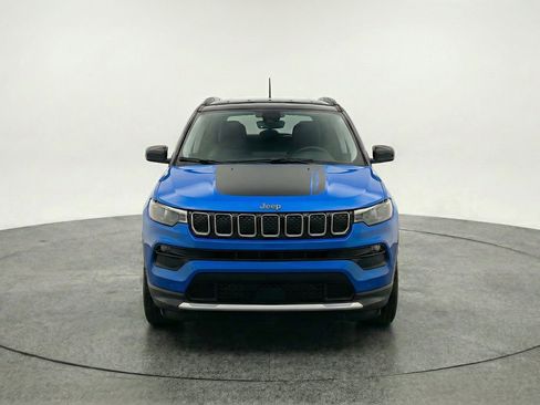 Used 2025 Jeep Compass Trailhawk AWD/4WD image 2