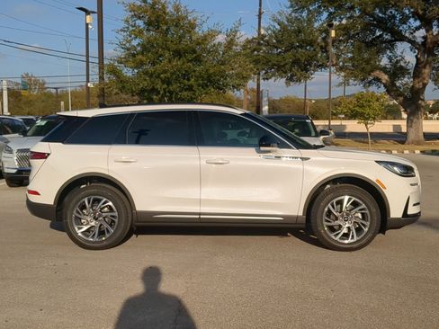 New 2026 Lincoln Corsair Premiere FWD image 2