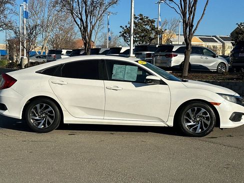 Used 2018 Honda Civic EX image 3