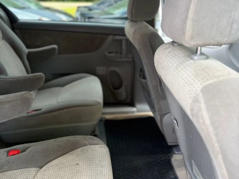 Used 2010 Toyota Sienna LE FWD image 26
