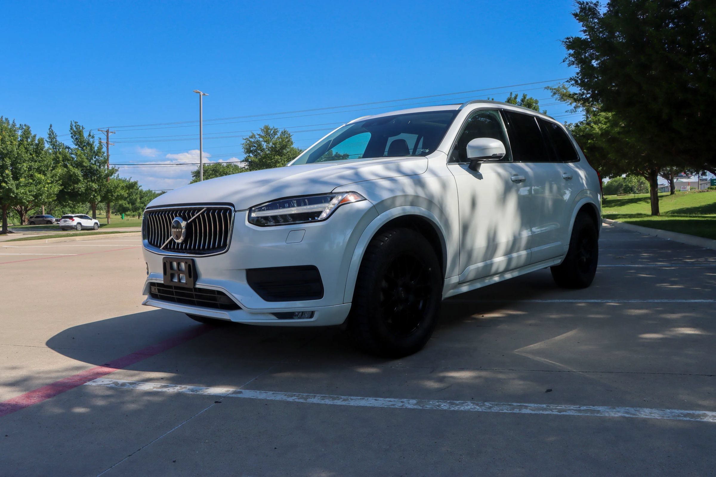 Used 2020 Volvo XC90 T6 Momentum w/ Protection Package Premier AWD/4WD image 3