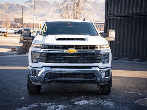Used 2024 Chevrolet Silverado 2500 LT image 2