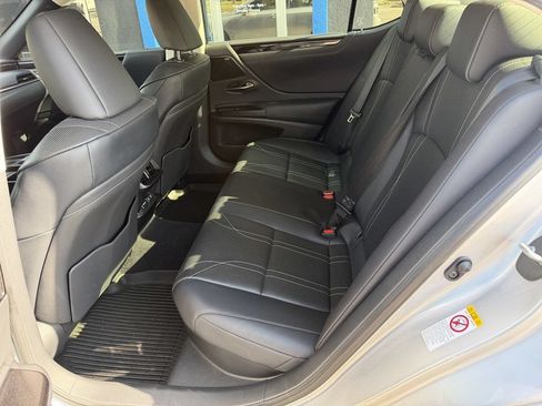 Used 2019 Lexus ES 300h w/ Accessory Package 2 FWD image 8