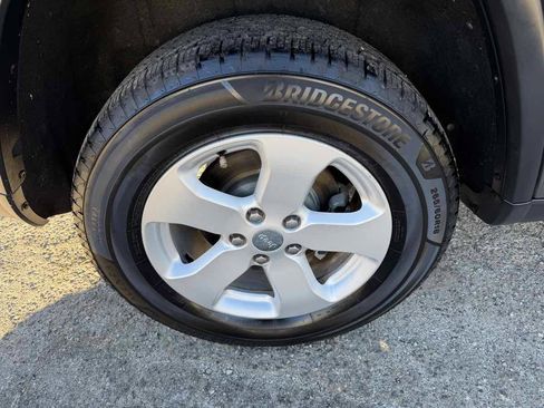 Used 2012 Jeep Grand Cherokee Laredo RWD image 7