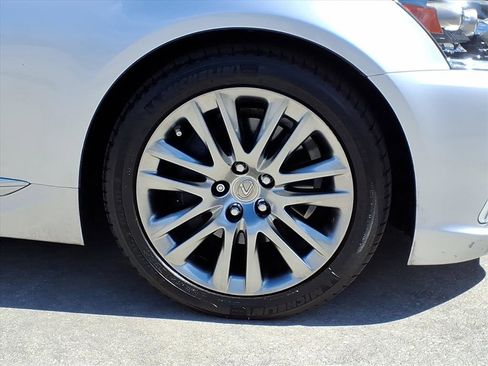 Used 2014 Lexus LS 460 w/ Comfort Package image 11