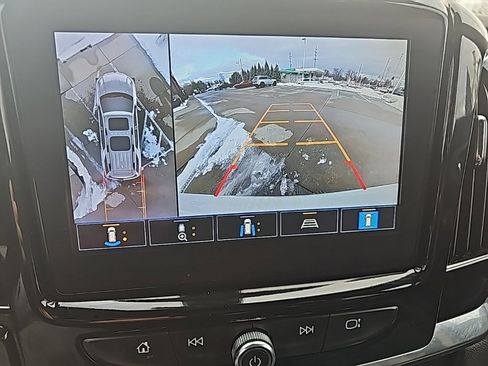Used 2023 Chevrolet Traverse LT w/ Rear Camera Mirror Package image 36