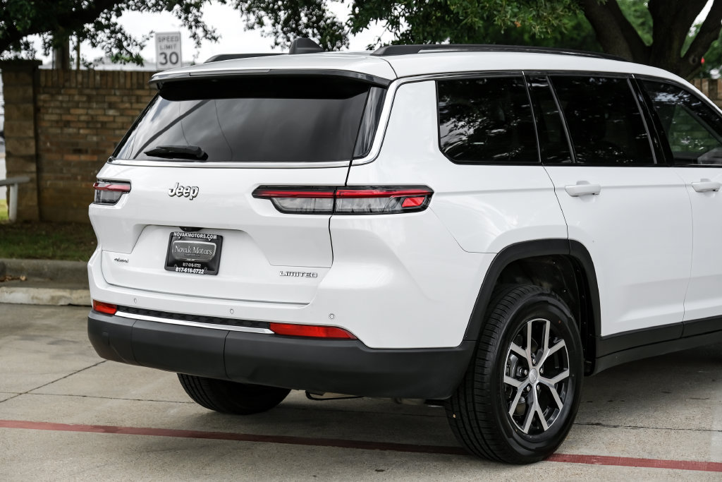 Used 2023 Jeep Grand Cherokee L Limited AWD/4WD image 17