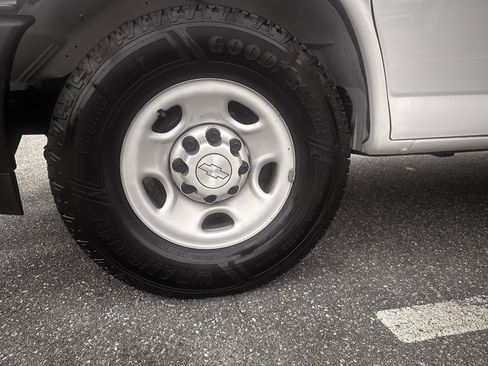 Used 2019 Chevrolet Express 2500 RWD image 10