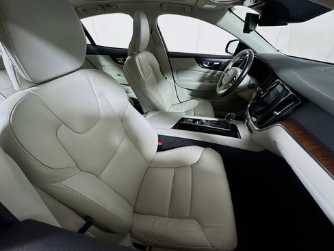 Used 2020 Volvo S60 T6 Momentum image 27