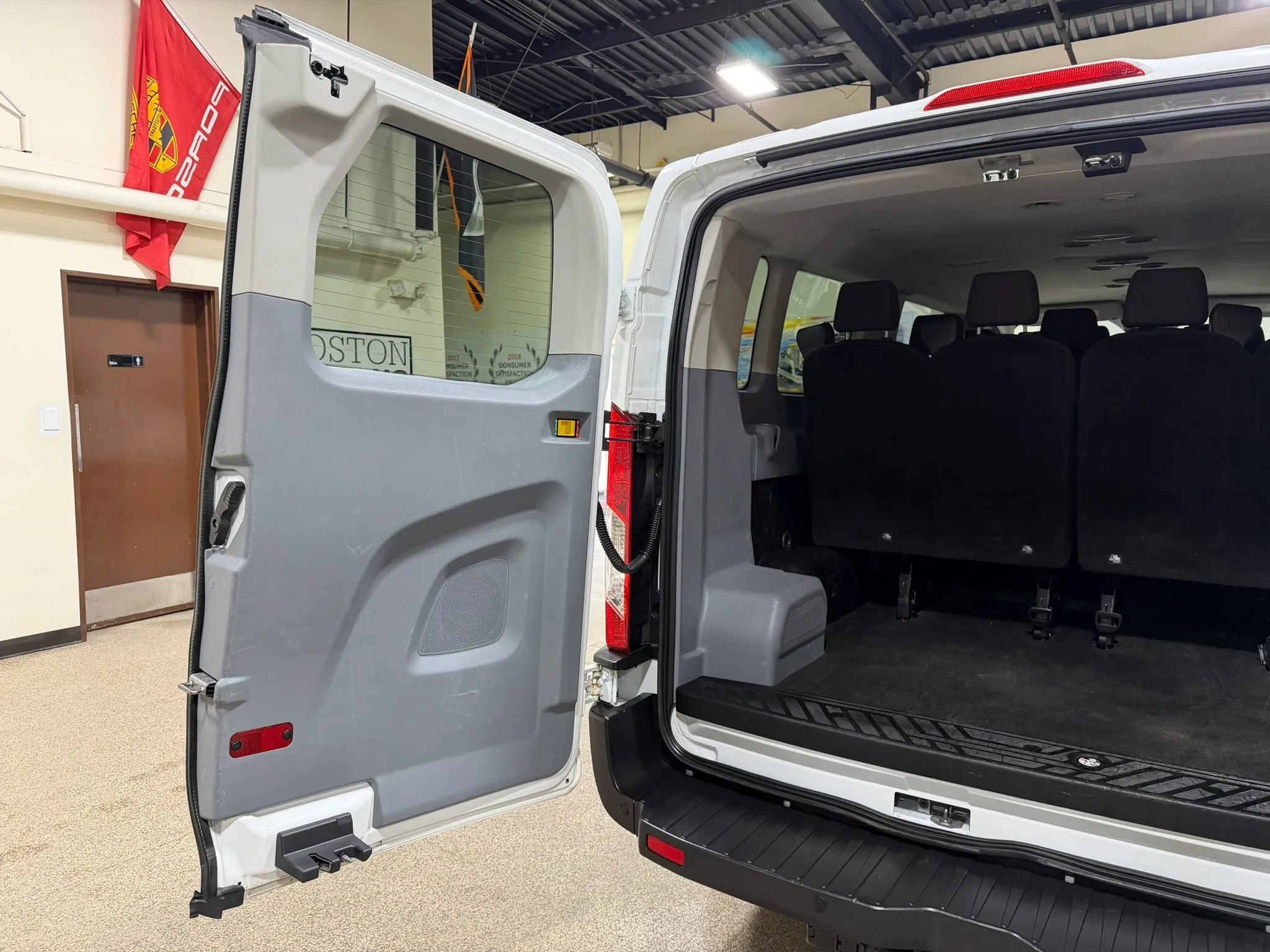 Used 2019 Ford Transit 350 XLT RWD image 19