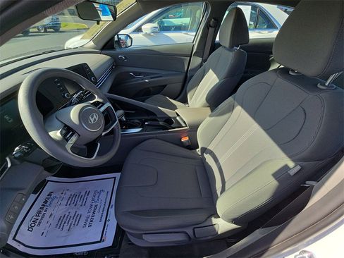 Used 2025 Hyundai Elantra SE image 14