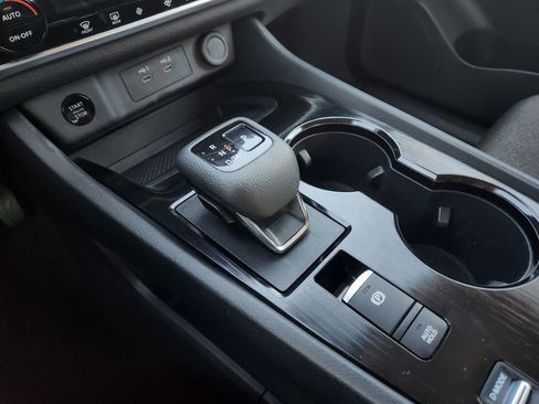 Used 2024 Nissan Rogue SV image 22