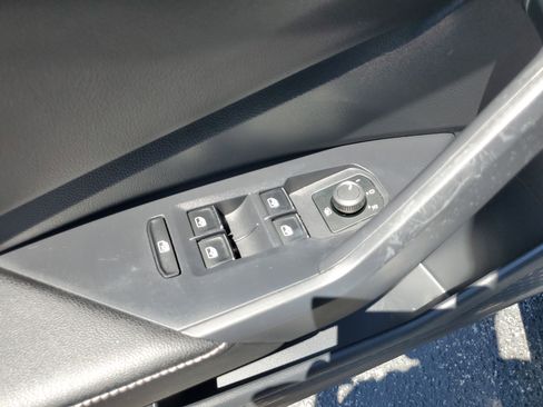 Certified 2022 Volkswagen Jetta SE FWD image 22