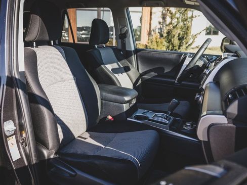 Used 2017 Toyota 4Runner SR5 w/ Four Season Floor Mat Package image 27