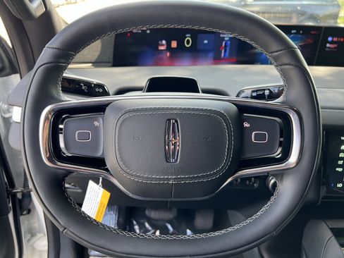 New 2025 Lincoln Navigator L Reserve w/ Jet Appearance Package image 16