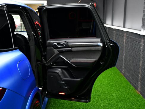 Used 2017 Porsche Cayenne GTS image 39