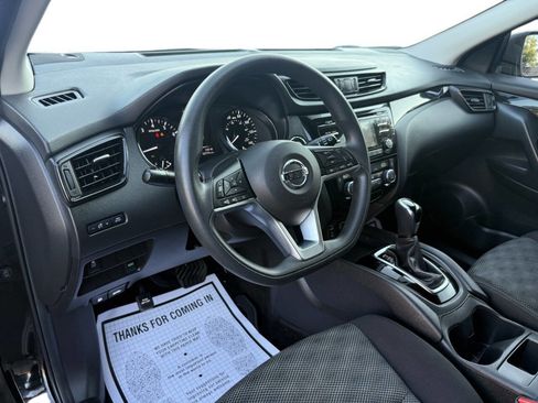 Used 2017 Nissan Rogue Sport SV image 5