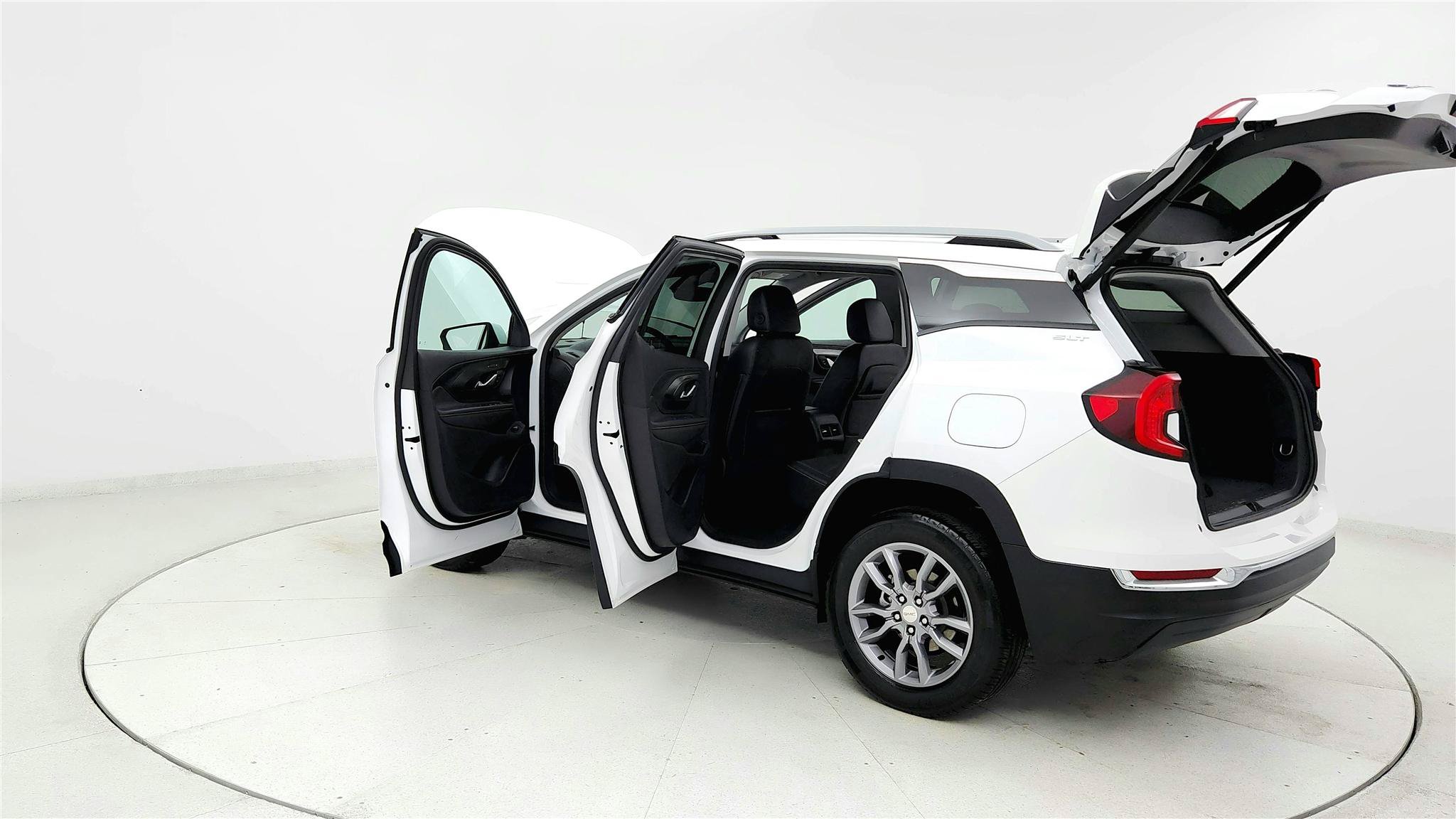 Used 2024 GMC Terrain SLT AWD/4WD image 10