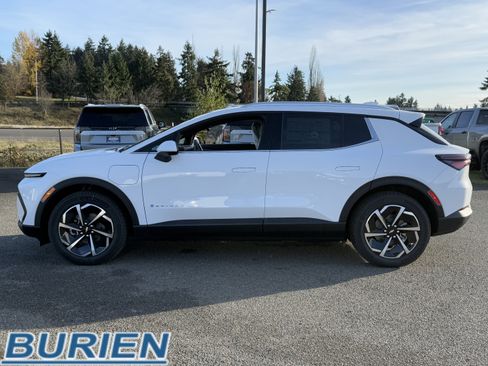 New 2026 Chevrolet Equinox EV LT image 2